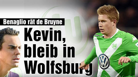 随迈阿密国际夺冠，德保罗赛后剪下主场球网留念